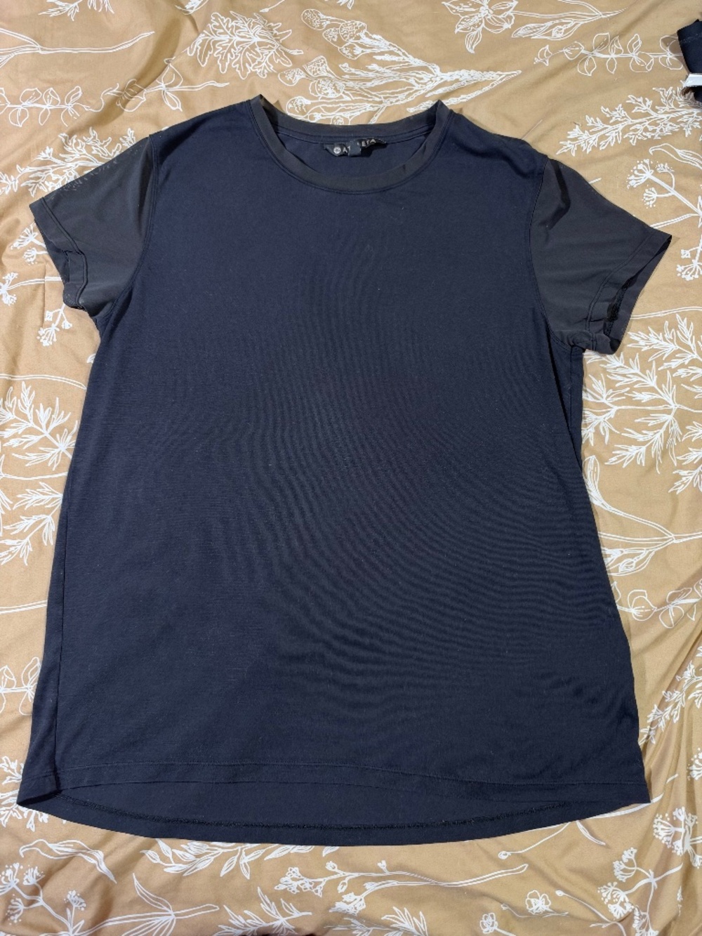 Athleta tee
